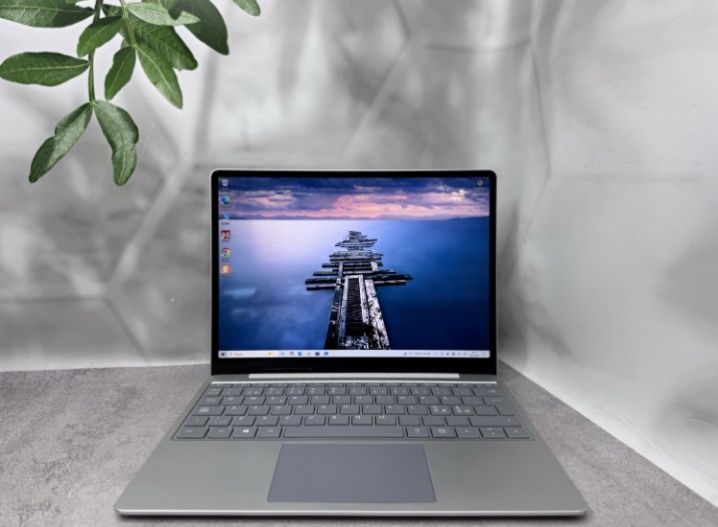 Microsoft Surface Laptop Go — сенсорний, легкий і швидкий ноутбук