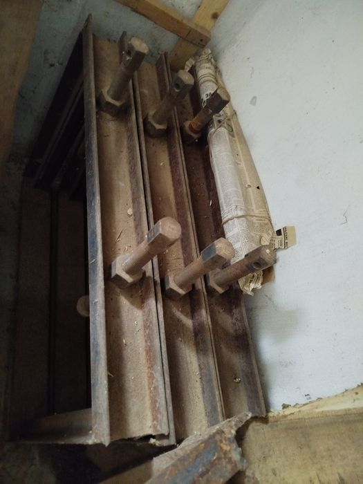 Струбціна прес чорний метал швелер