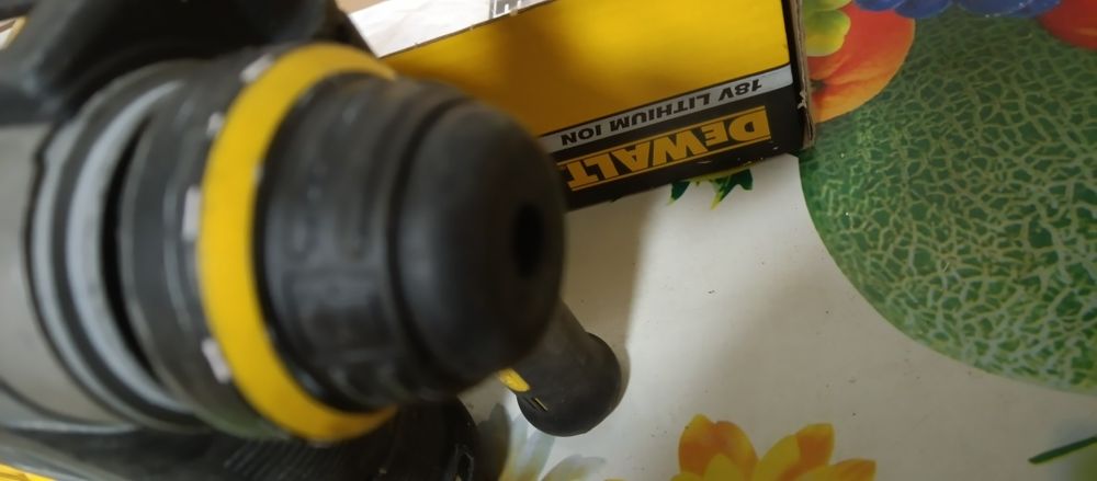 Młotowiertarka DeWalt dch 273 świąteczna cena