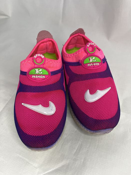 Легкі кросівки для дівчинки 29 розміру