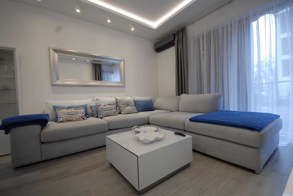 piękna, wygodna, duża narożna kanapa z pufą