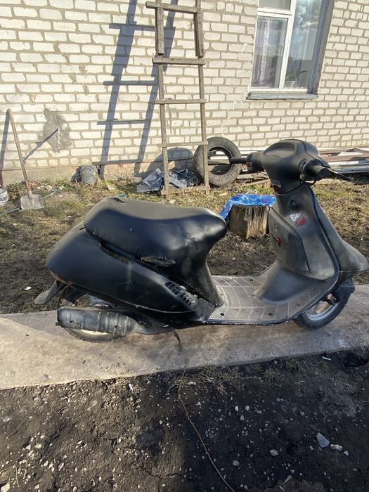 Скутер Хонда Такт Аф 16  в комплекті багажник  є стартер нема акума