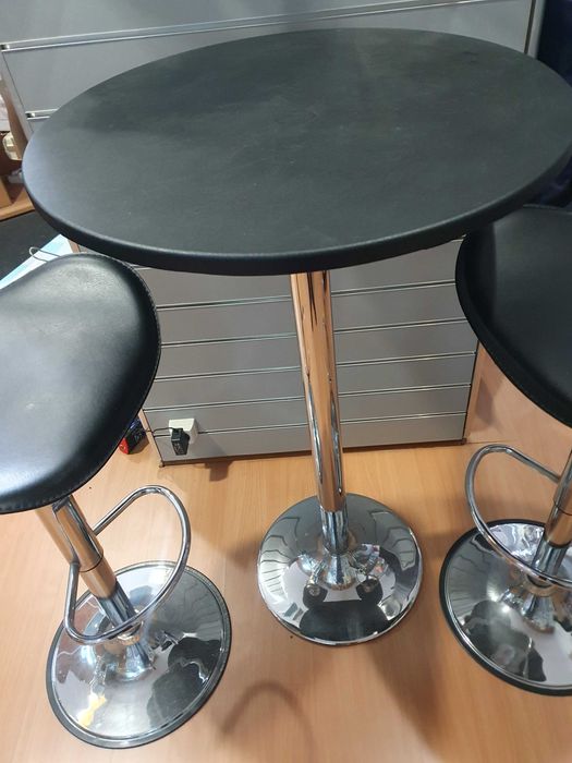 Bancos de Barra reguláveis  com Mesa de Bar