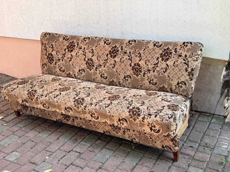 Диван розкладний.Кухня вітрина і низ з шуфлядами