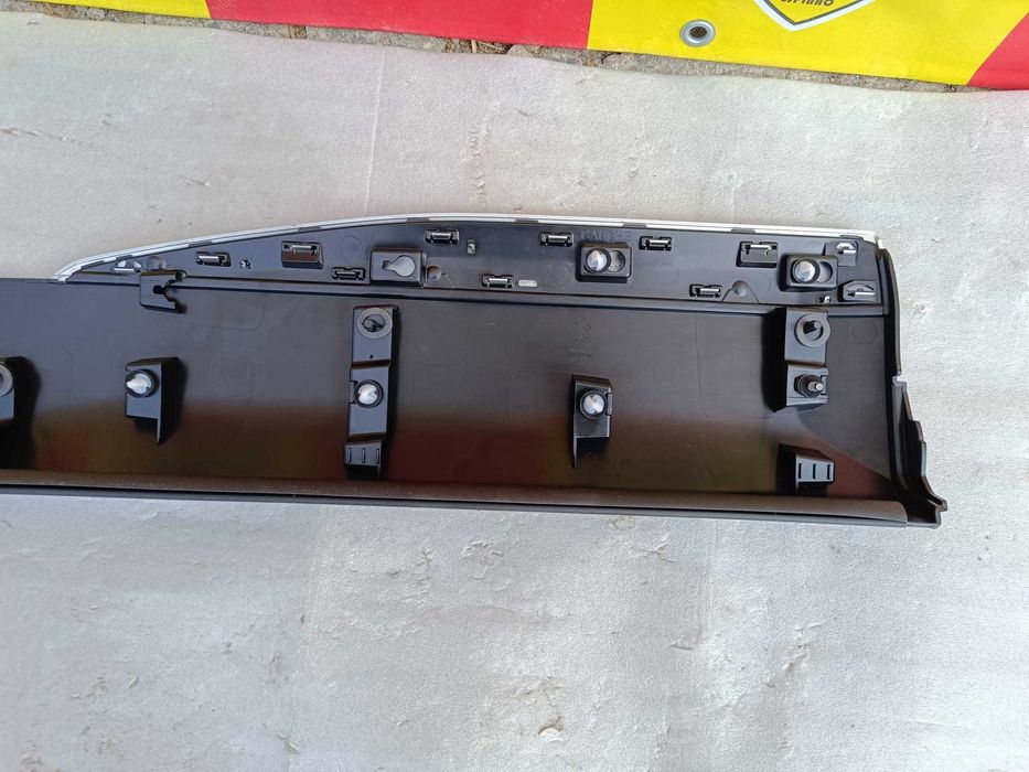Friso Porta Trás ESQ PEUGEOT 2008 II (U_)