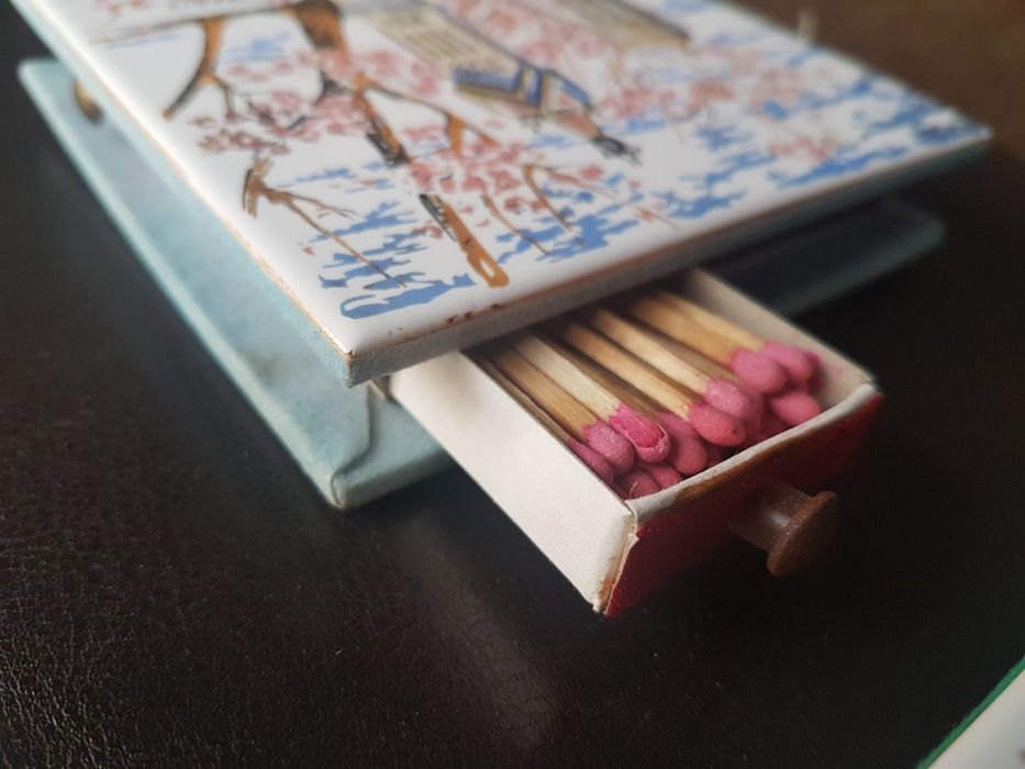 Caixas de fósforos com azulejo