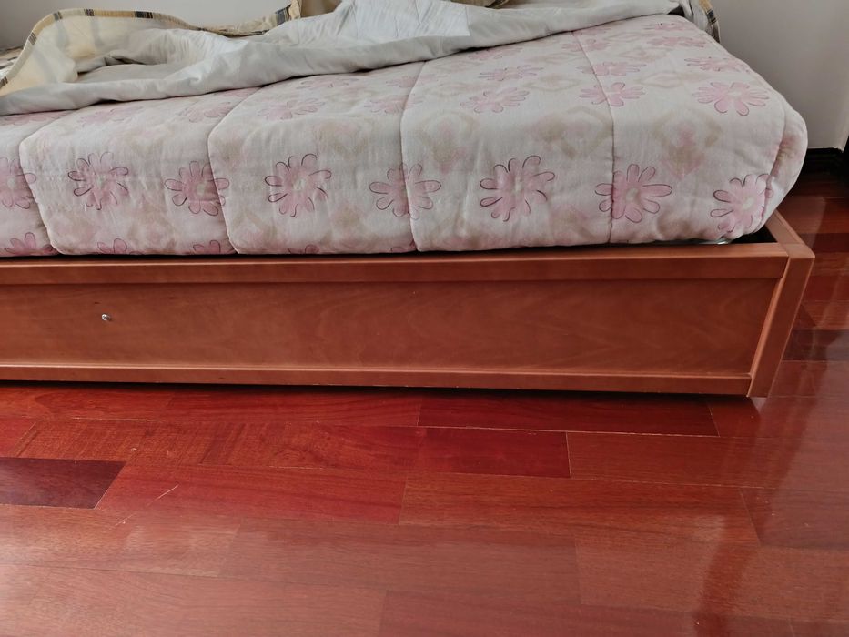 Cama com arrumação