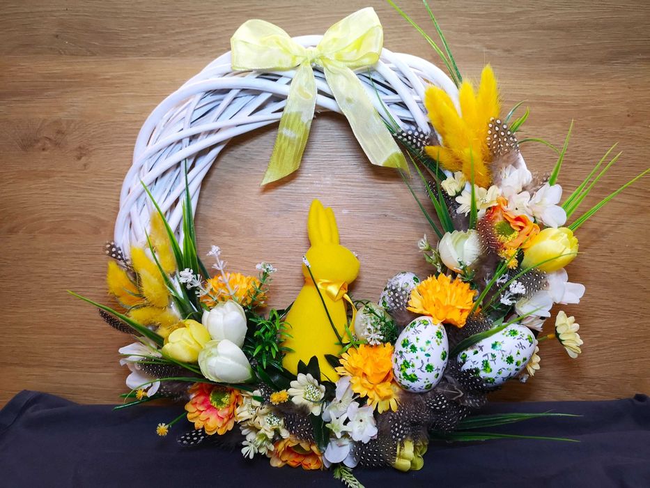 Stroik Wielkanocny na wiklinowym kole