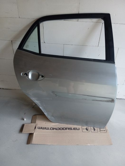 Drzwi Toyota Auris 1 kod lakieru 1F8