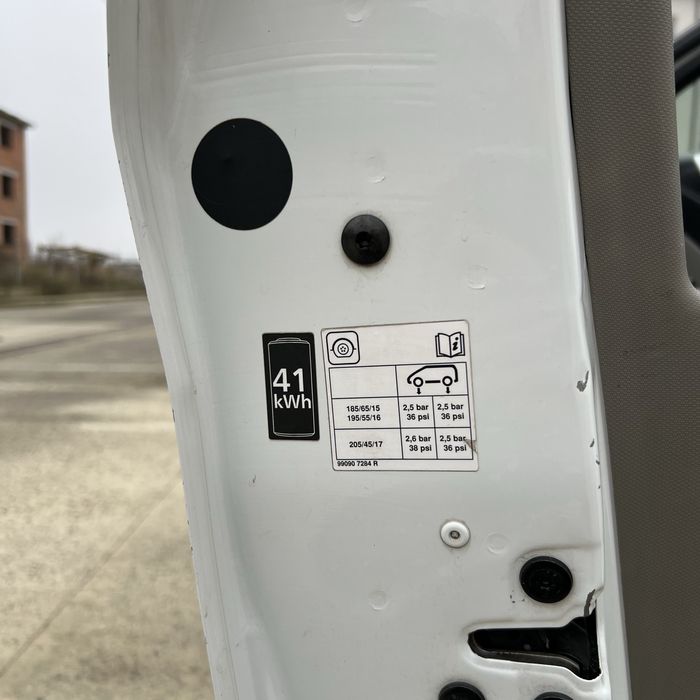 Renault zoe 41 kwt 2019. Запас ходу 300км