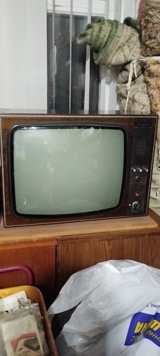Телевизор  чёрно-белый советской  эпохи