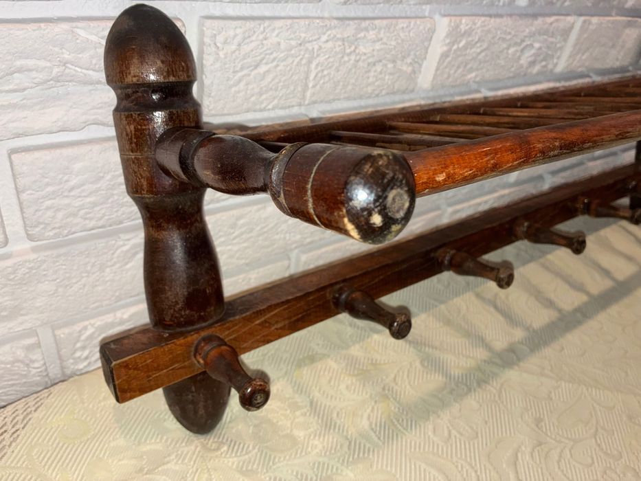 Stary drewniany wieszak ścienny