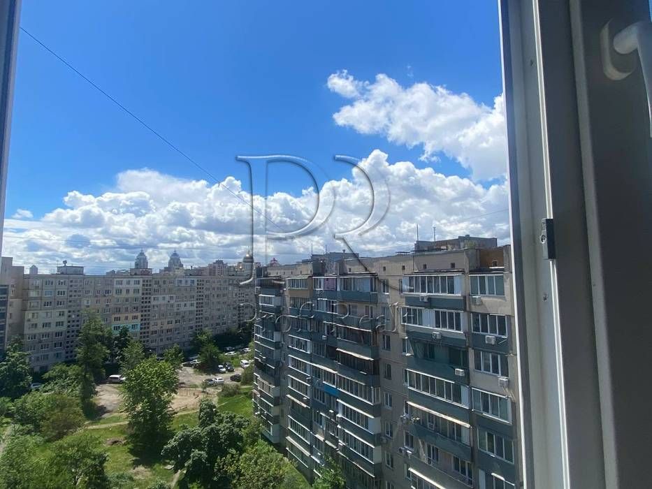 Продаж 2-ноі квартири по вул.Прирічна, Івасюка 5 ст.метро  Оболонь,Мінська