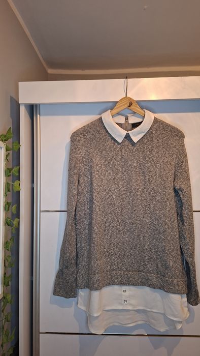 Sweterek z białym kołnierzykiem