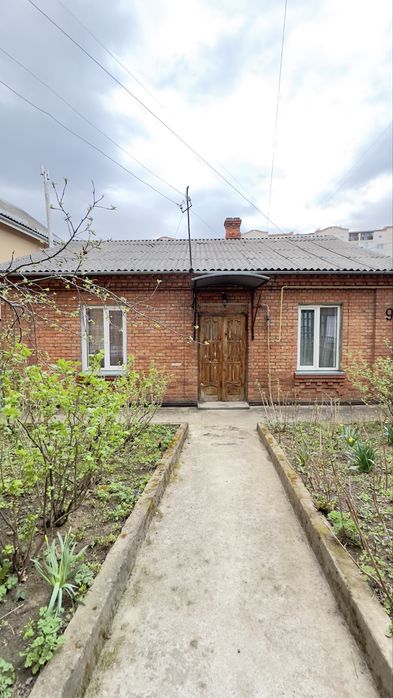 Продаж будинку в центрі міста