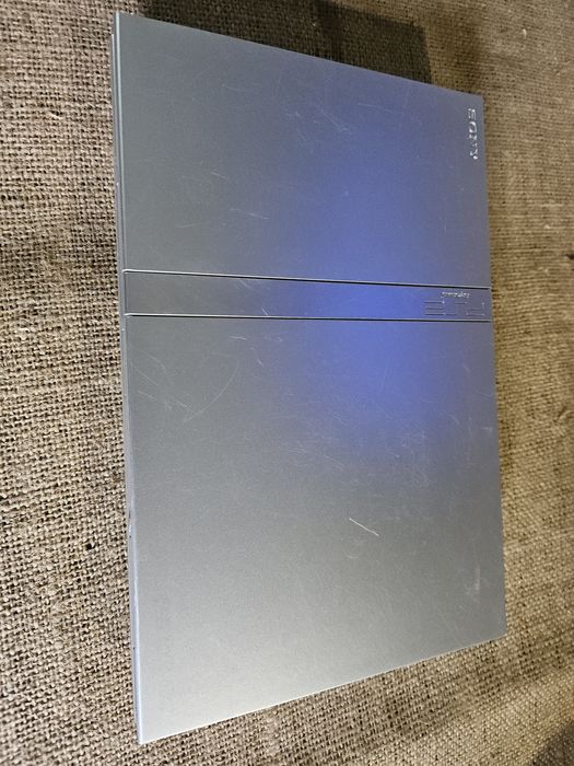 Ps2 cinza com um jogo