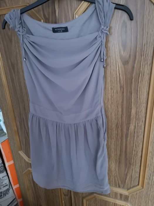 Piękna szara sukienka Reserved