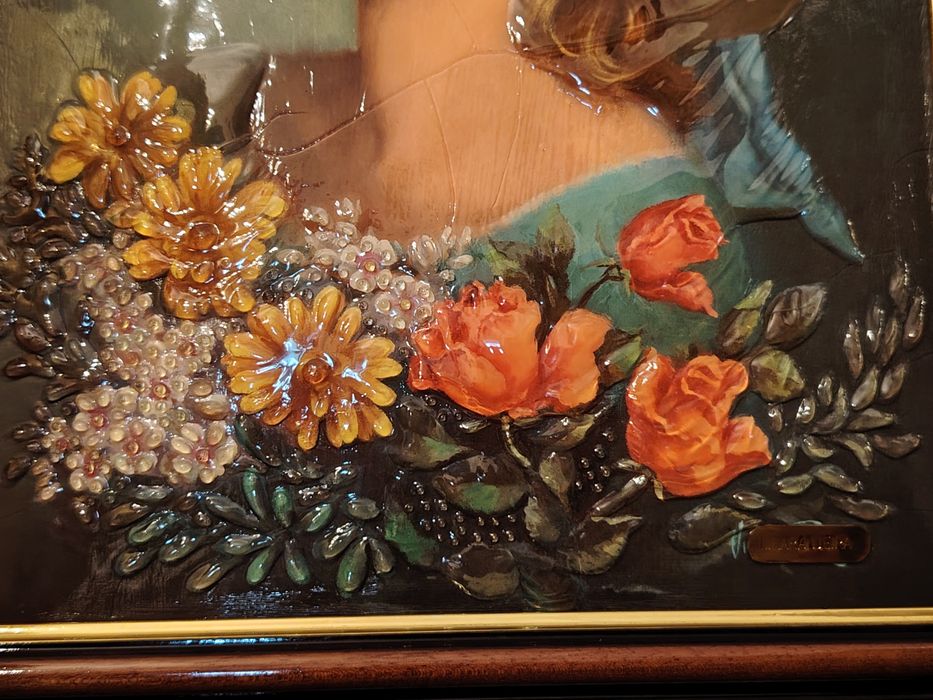 Quadro em Relevo que Retrata uma Senhora
