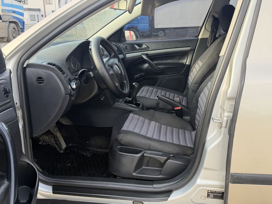 Skoda Octavia A-5 ( 1.6 MPI )