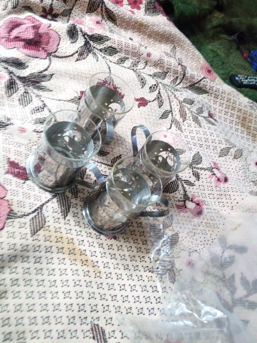 Стаканы в подстаканниках