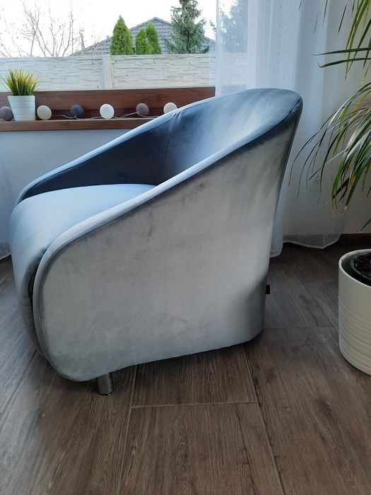 Wygodny i zgrabny fotel. Oryginalny design.