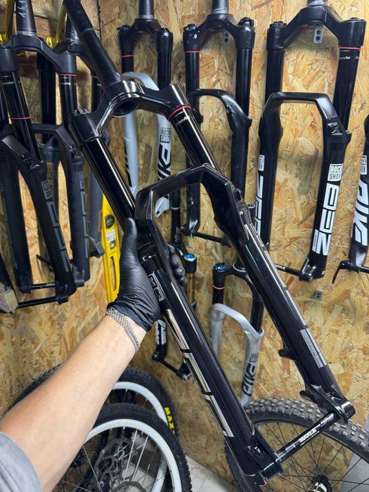 Вилка Rock Shox ZEB Ultimate 3.1 29" 170/190мм 2024