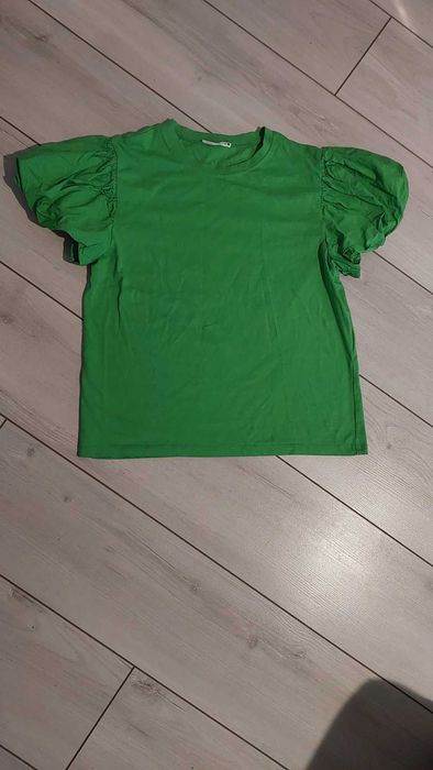 Футболка Zara з об'ємними рукавами