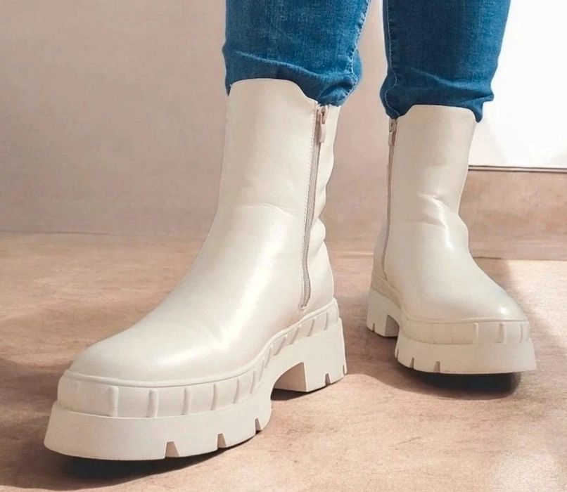 Botki about you chelsea 'nala' w kolorze kremowy rozmiar 42 wkładka 27