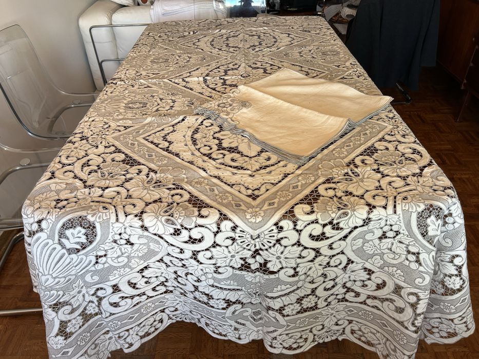 Toalha bordado Madeira Linho creme bordado a seda