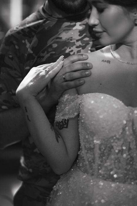 Продам весільну сукню