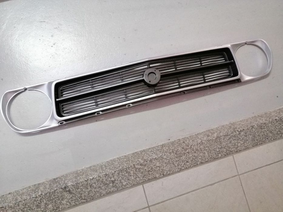 Grelha frontal dos faróis do Datsun 1200 (Nova)