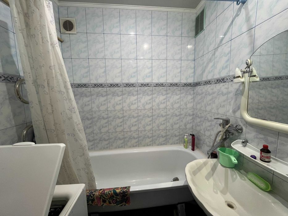 Продам 3 к. квартиру,р-н " 7-вітрів",вул.Клубна,99