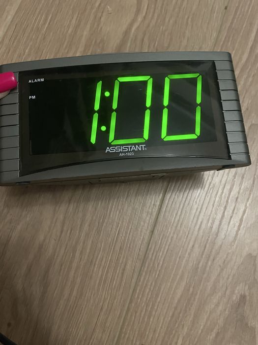 Часы электронные Assistant б/у