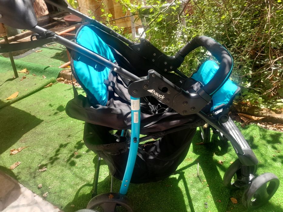 2 carrinhos bebe novos 10€ cada
