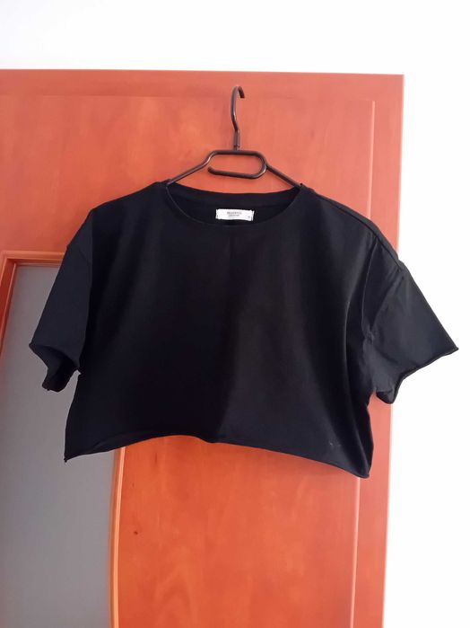 Czarny crop top Reserved