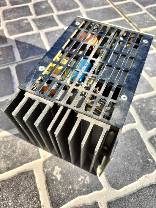 Fonte de alimentação 24V 5Amp.