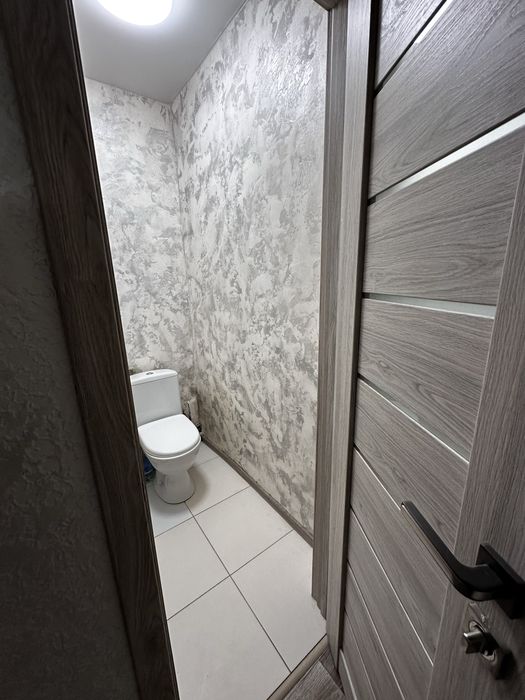 Вільна    Критий ринок Двокімнатна  Квартира  2 кімнати подобово