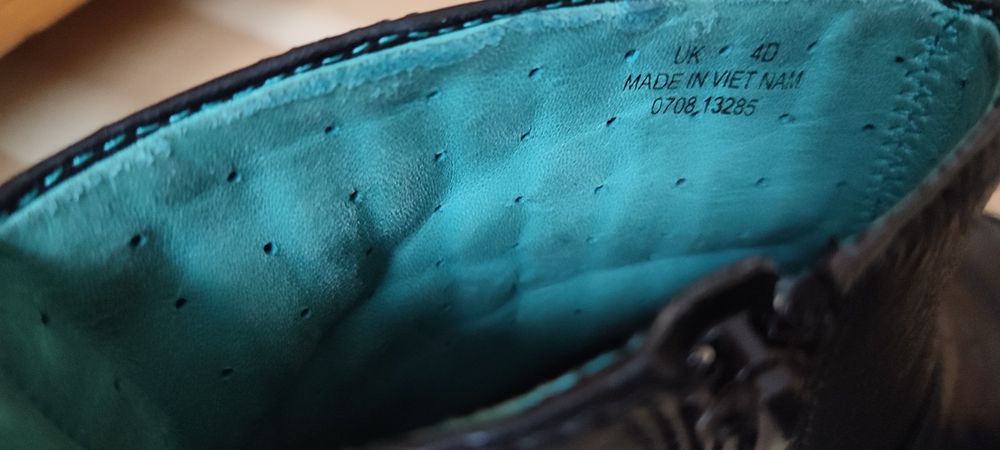 czarne botki Clarks