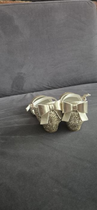 Złote pantofle, buty