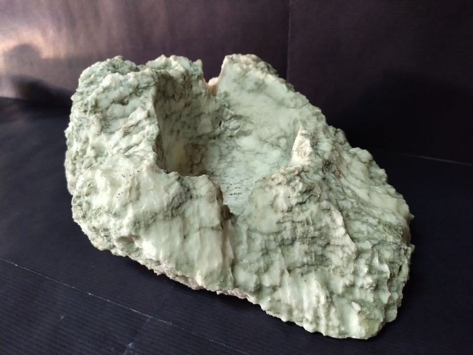 Cinzeiro em pedra com oferta isqueiro