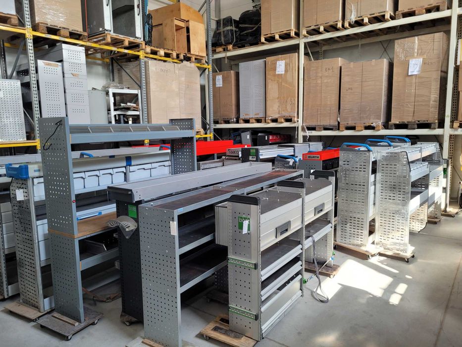 Zabudowy serwisowe warsztatowe, podłogi boczki, akcesoria  z montażem