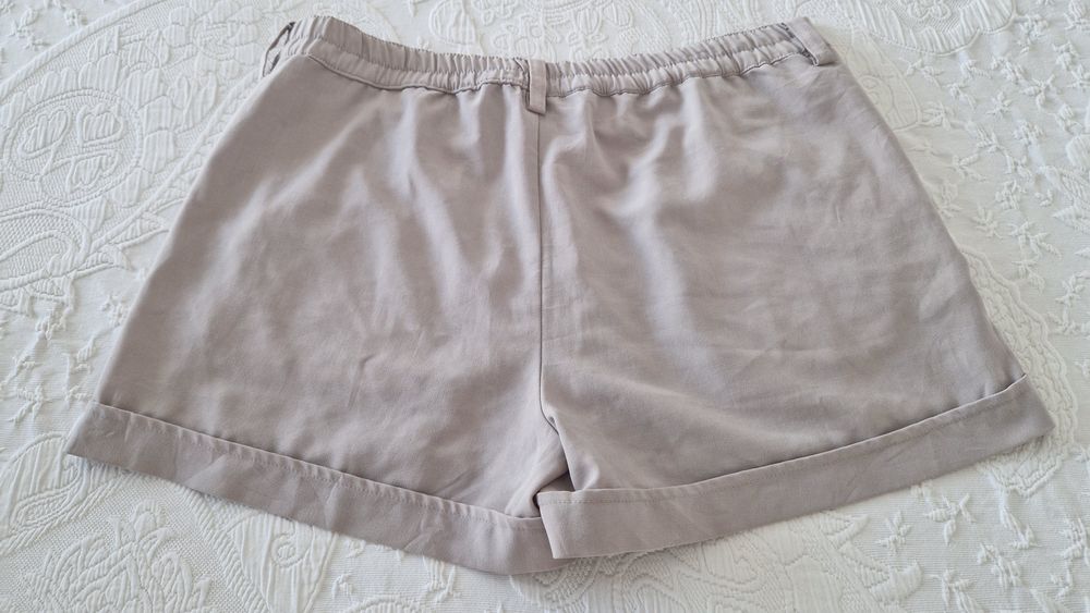 Calções beje tamanho M