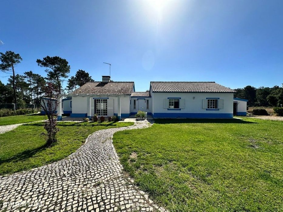 Quinta Jardim da Palmeira V4 in Azeitão with a 29,500 m² plot