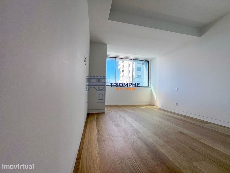 T1 - Infante Santo com Parqueamento e Piscina