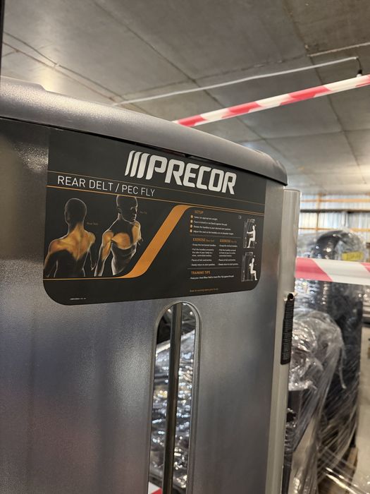 Тренажер Peck-Deck Precor