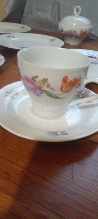 Продам фарфоровый сервиз