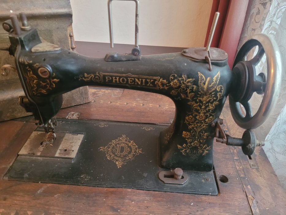 Stara maszyna do szycia Phoenix