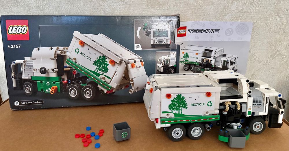 Конструктор LEGO Technic Сміттєвоз Mack LR Electric (42167),вік 8+