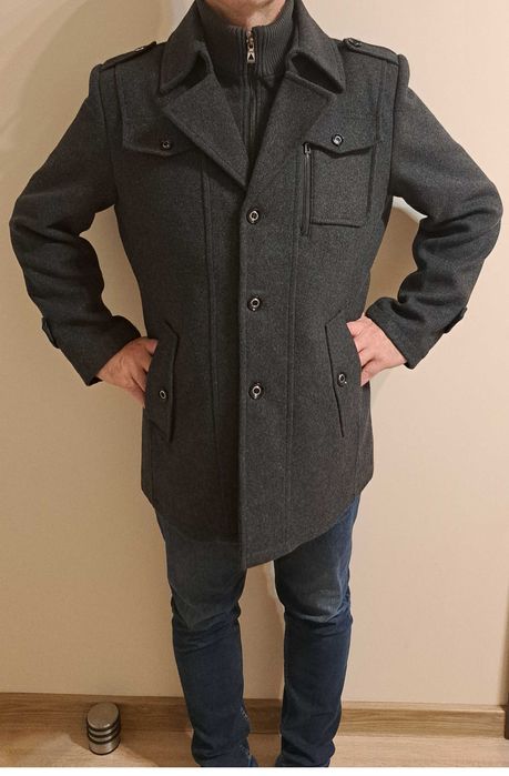 Płaszcz o klasycznym kroju