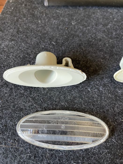 Pisca lateral original de Nissan Qahqai J10 + Porta lampadas